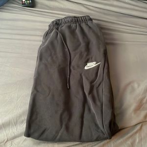 Nike sweatpants size (xs) works for boy or girl